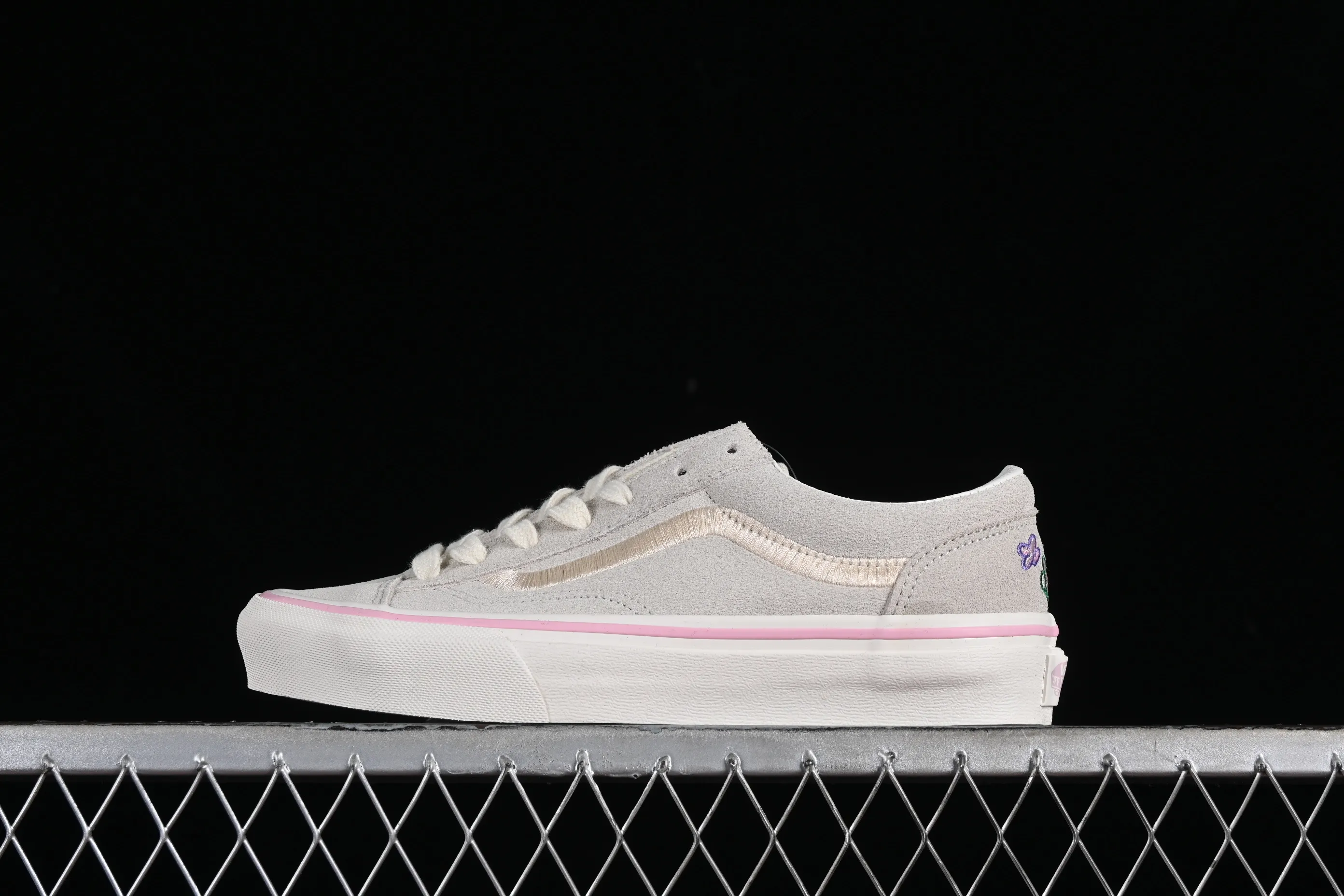 All categories Vans Vans series Vans Low Vans low-top Vans Style 36 Vans high-end branch line off-white embroidered low-top casual skateboard shoes VN000CRPGRN